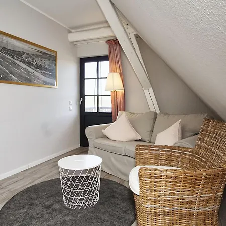 Nah Am Meer, Ruhige Lage, Gratis Nutzung Vom Ahoi Erlebnisbad Und Sauna In Sellin - Haus Buednerstube 5