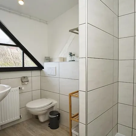 Nah Am Meer, Ruhige Lage, Gratis Nutzung Vom Ahoi Erlebnisbad Und Sauna In Sellin - Haus Buednerstube 5 Апартаменты *