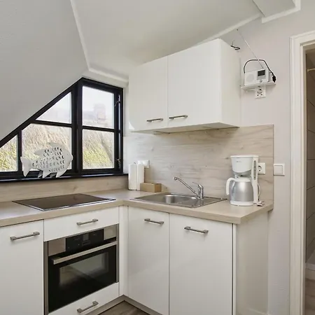 Nah Am Meer, Ruhige Lage, Gratis Nutzung Vom Ahoi Erlebnisbad Und Sauna In Sellin - Haus Buednerstube 5 Миддельхаген