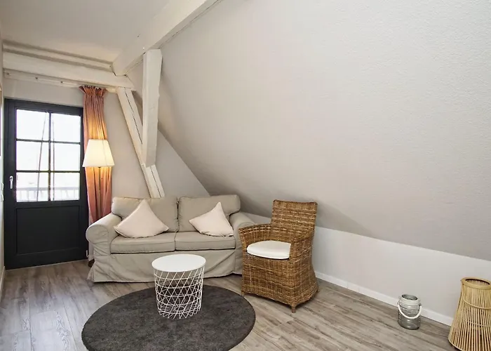 Nah Am Meer, Ruhige Lage, Gratis Nutzung Vom Ahoi Erlebnisbad Und Sauna In Sellin - Haus Buednerstube 5 *