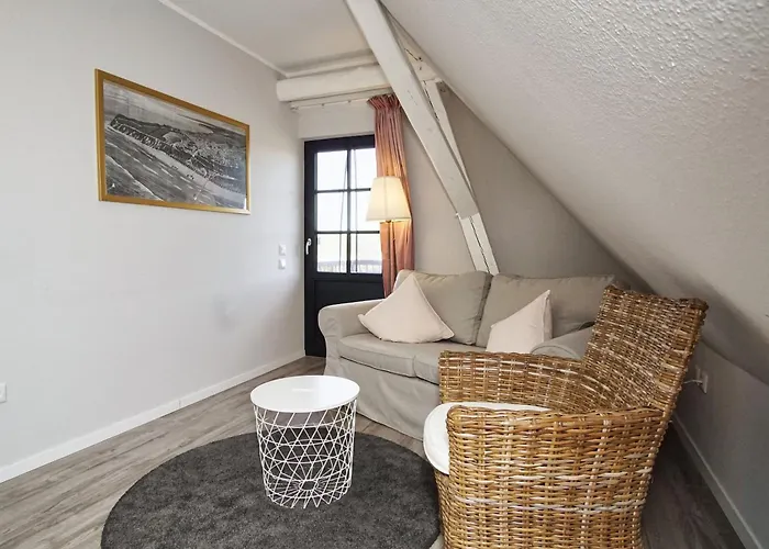 Nah Am Meer, Ruhige Lage, Gratis Nutzung Vom Ahoi Erlebnisbad Und Sauna In Sellin - Haus Buednerstube 5