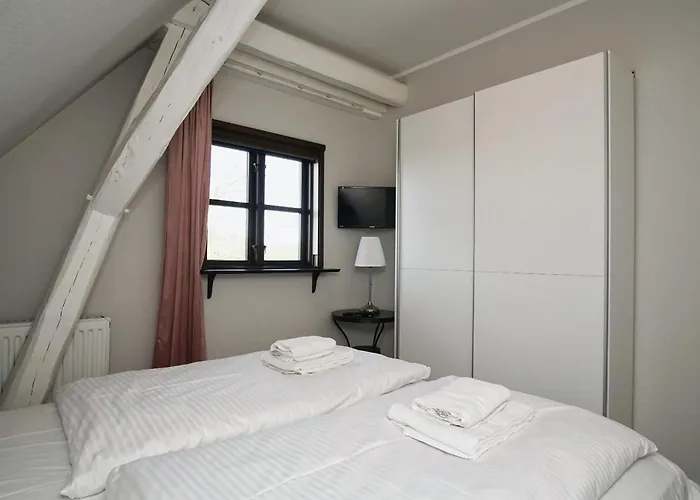 Nah Am Meer, Ruhige Lage, Gratis Nutzung Vom Ahoi Erlebnisbad Und Sauna In Sellin - Haus Buednerstube 5 *